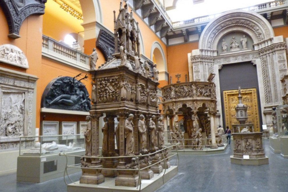 Victoria and Albert Museum Art in America Guide